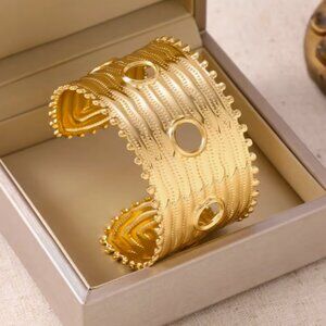 Wide Gold-Plated Stainless Steel Bangle/Adjustable Open-End Fashion Bow Design